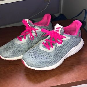 Adidas woman’s sneakers. Size 6.